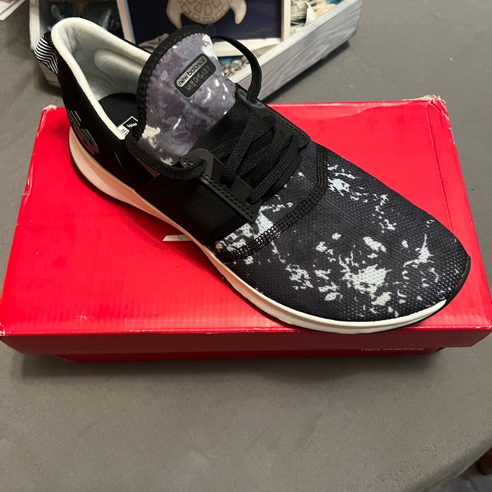 New Women’s size 10 New Balance Fuel core comfort-
